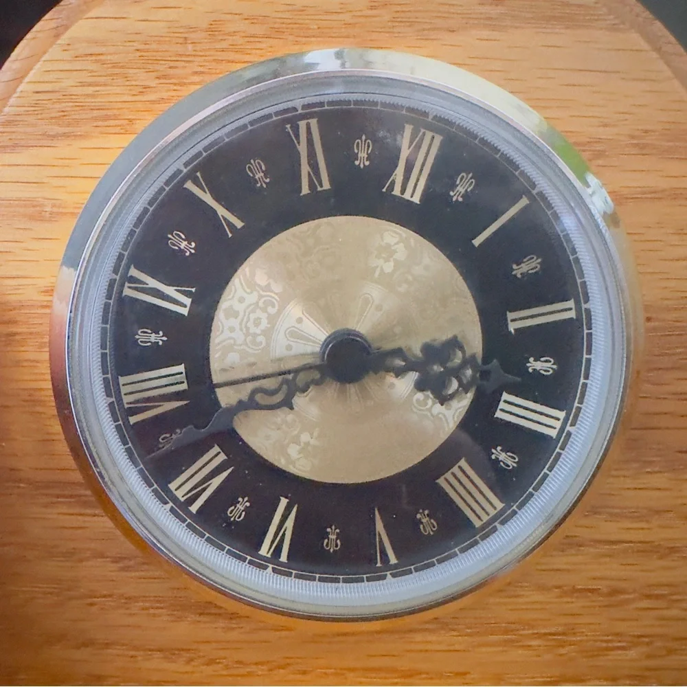 Arched Wood Look Analog Mantel Clock, Roman Numerals Black Face Second Hand